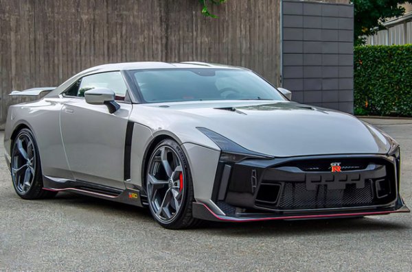 Един от 50-те такива суперавтомобила ще бъде продаден на търг. Купето беше показано за първи път през 2018 г., концепцията е създадена с участието на Italdesign за 50-годишнината на гамата GT-R. Няколко години по-късно започна сглобяването на 50-те машини, които се различават от оригинала по специален начин, а цената на всеки беше 1,1 милиона долара.